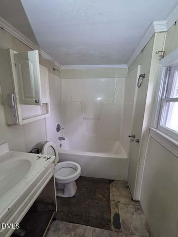 208 S Ethel Street, Selma, NC 27576