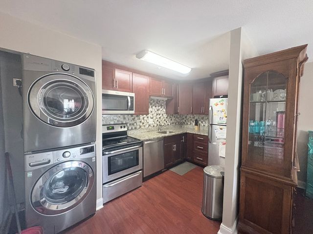 75-77 Colonel Bell Dr. 77-11, Brockton, MA 02301