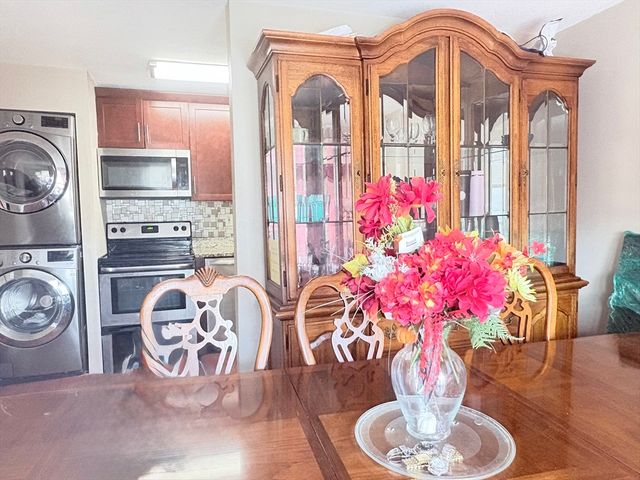 75-77 Colonel Bell Dr. 77-11, Brockton, MA 02301