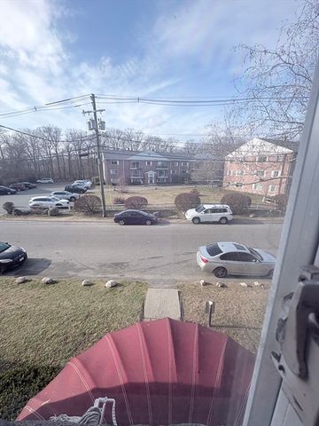 75-77 Colonel Bell Dr. 77-11, Brockton, MA 02301