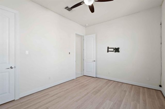 2601 Hudson LN, Leander, TX 78641