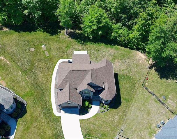 7501 Monty Drive, Kernersville, NC 27284