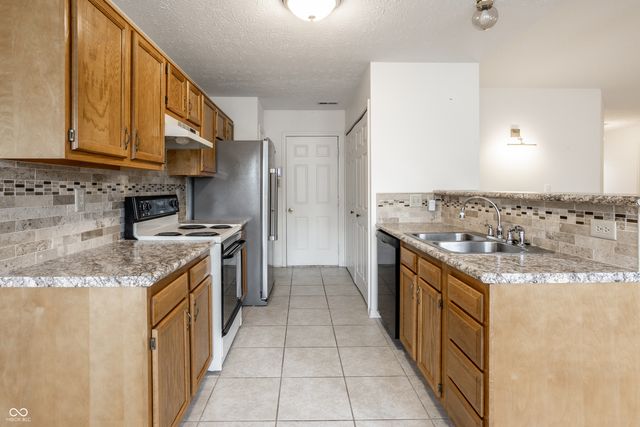 1911 E Maple Park Drive, Westfield, IN 46074