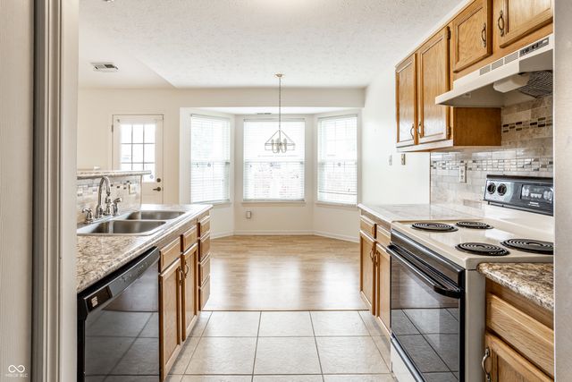 1911 E Maple Park Drive, Westfield, IN 46074