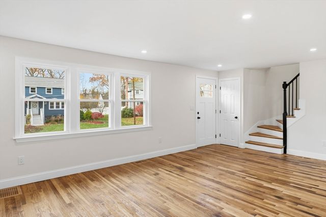 5 Shady Lane Dr, Burlington, MA 01803