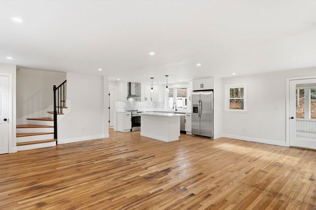 5 Shady Lane Dr, Burlington, MA 01803