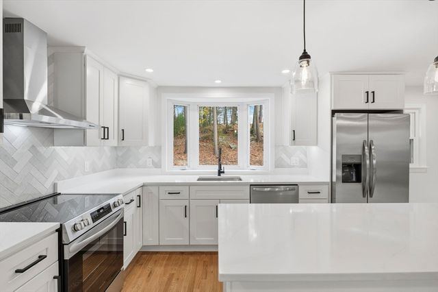 5 Shady Lane Dr, Burlington, MA 01803