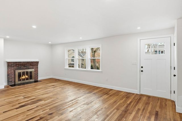 5 Shady Lane Dr, Burlington, MA 01803