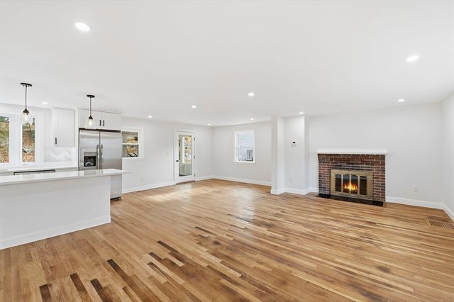 5 Shady Lane Dr, Burlington, MA 01803