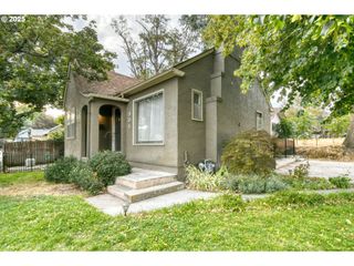 901 Nw FURNISH Ave, Pendleton, OR 97801