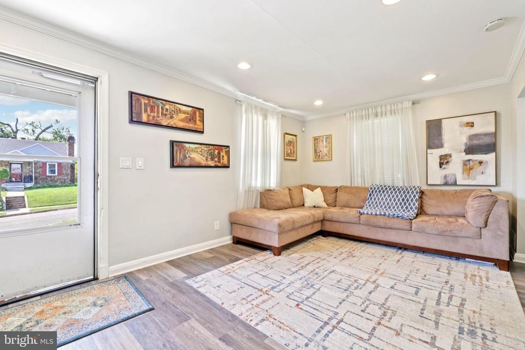 Image 10 of property listing at 4214 THORNCLIFF RD, Baltimore, MD 21236