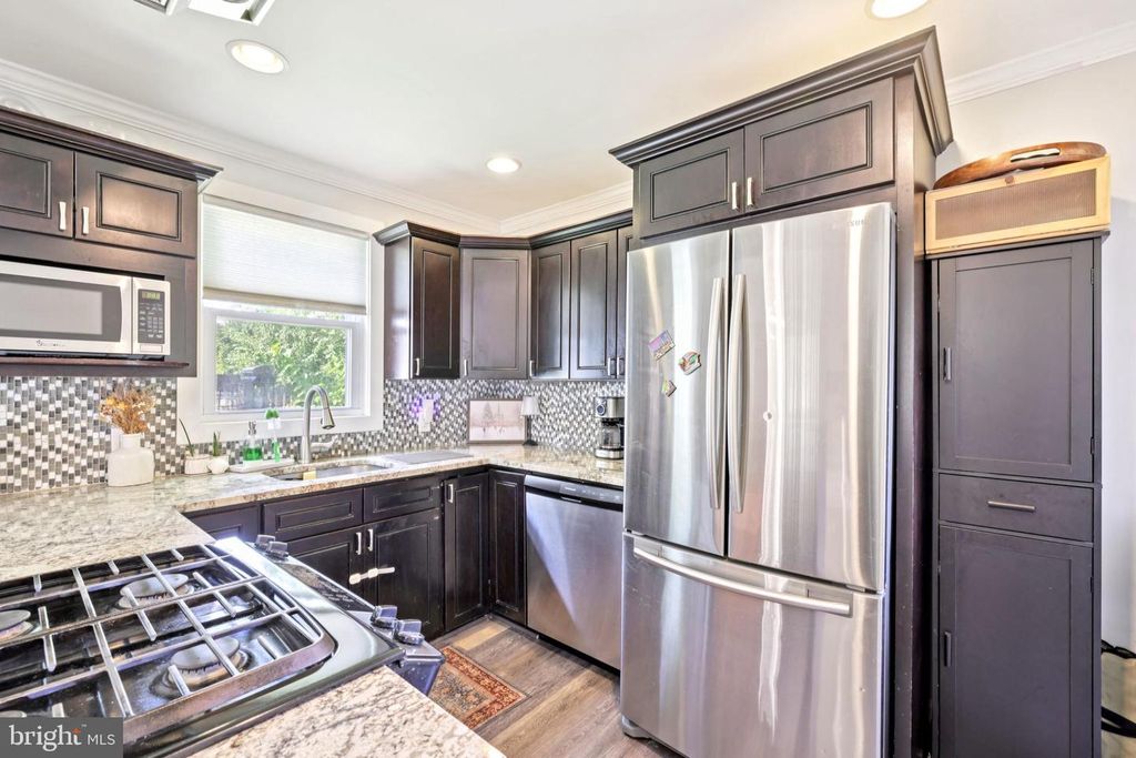 Image 12 of property listing at 4214 THORNCLIFF RD, Baltimore, MD 21236
