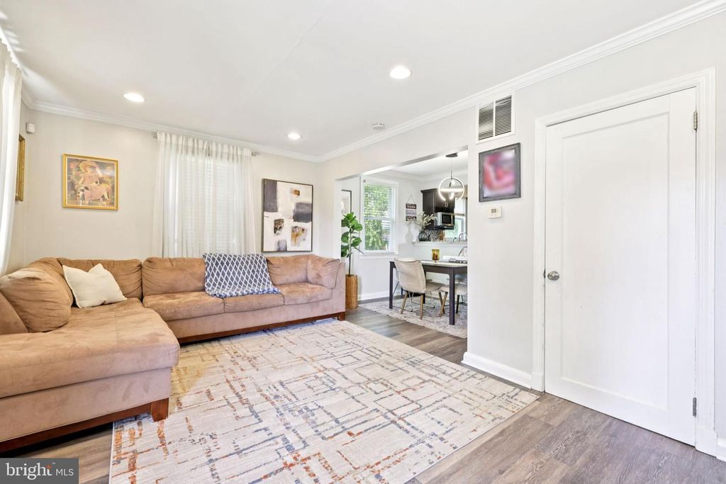 Image 9 of property listing at 4214 THORNCLIFF RD, Baltimore, MD 21236
