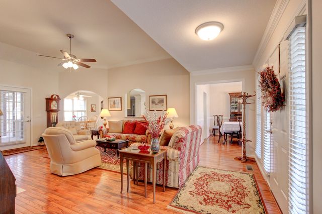 2559 Hedgerow Ln, Clarksville, TN 37043