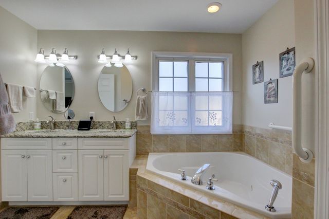 2559 Hedgerow Ln, Clarksville, TN 37043