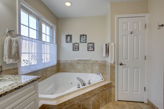 2559 Hedgerow Ln, Clarksville, TN 37043