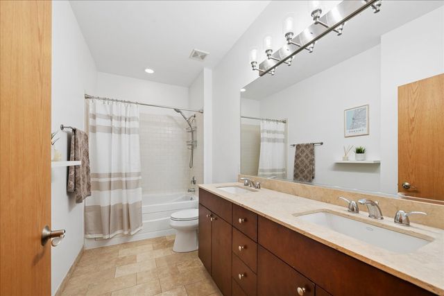 4420 N CLARK Street 302, Chicago, IL 60640