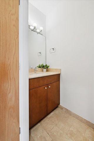 4420 N CLARK Street 302, Chicago, IL 60640