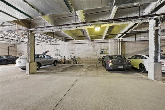 4420 N CLARK Street 302, Chicago, IL 60640