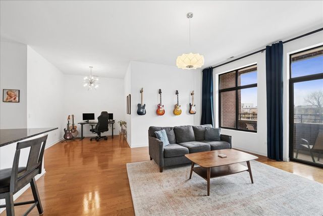 4420 N CLARK Street 302, Chicago, IL 60640