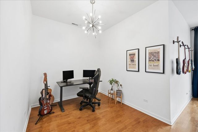 4420 N CLARK Street 302, Chicago, IL 60640