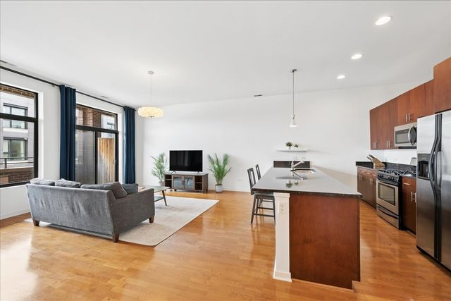 4420 N CLARK Street 302, Chicago, IL 60640