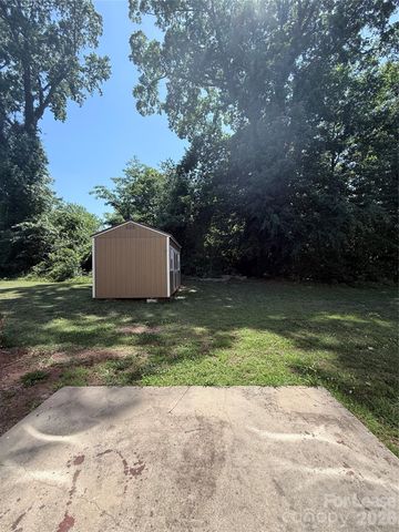 4615 Willard Street, Charlotte, NC 28208