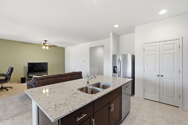 830 W Calle Falerno, Sahuarita, AZ 85629