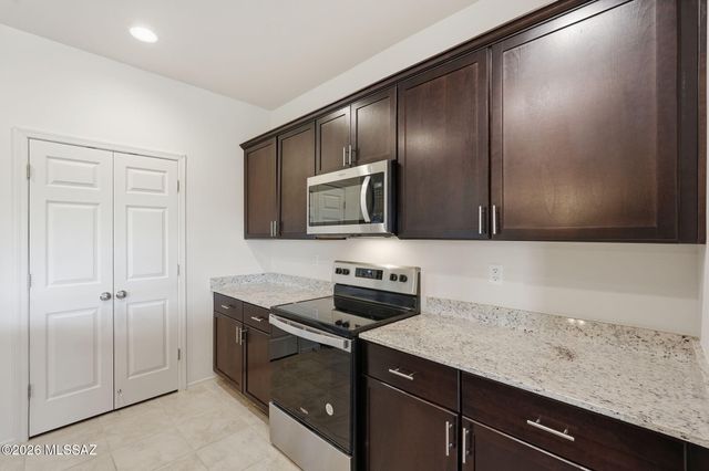 830 W Calle Falerno, Sahuarita, AZ 85629