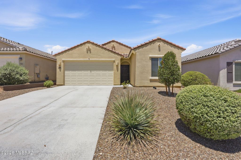 830 W Calle Falerno, Sahuarita, AZ 85629