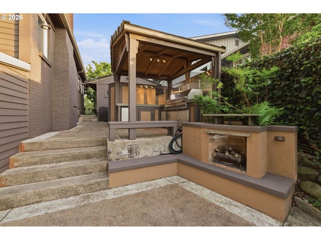 21047 Ne INTERLACHEN Ln, Fairview, OR 97024