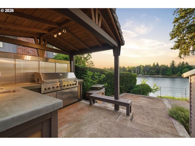 21047 Ne INTERLACHEN Ln, Fairview, OR 97024