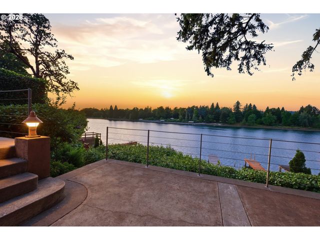 21047 Ne INTERLACHEN Ln, Fairview, OR 97024