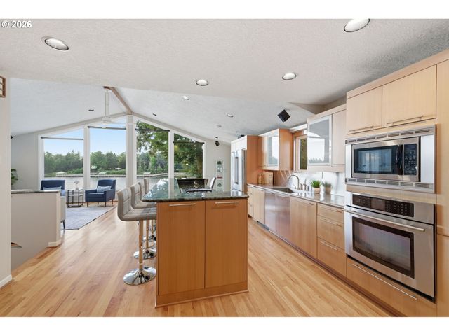 21047 Ne INTERLACHEN Ln, Fairview, OR 97024