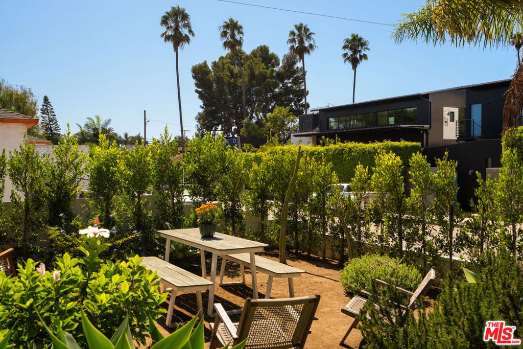 818 Palms Boulevard, Venice, CA 90291 — photo 5