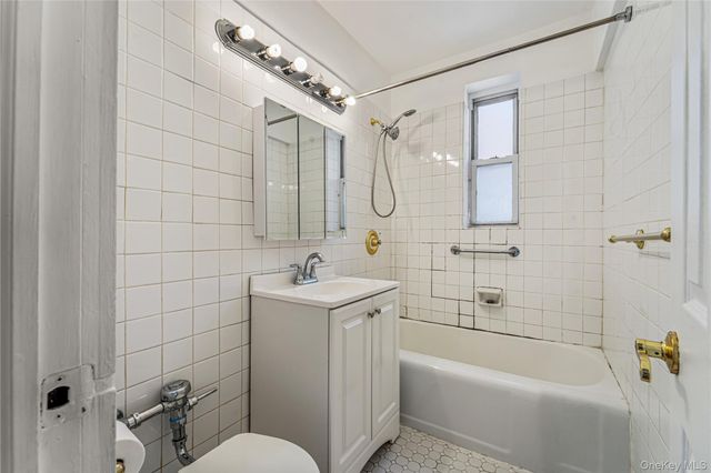 6393 Woodhaven Boulevard 6F, Rego Park, NY 11374