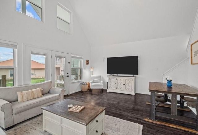 242 Debbie Lane, Dickinson, TX 77539