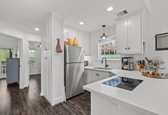 242 Debbie Lane, Dickinson, TX 77539