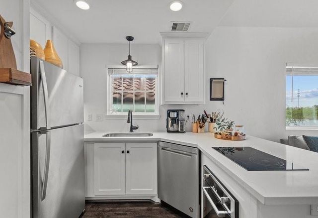 242 Debbie Lane, Dickinson, TX 77539