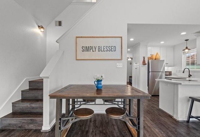 242 Debbie Lane, Dickinson, TX 77539