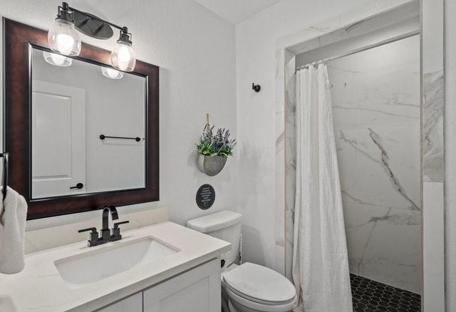 242 Debbie Lane, Dickinson, TX 77539