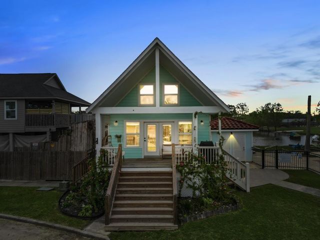 242 Debbie Lane, Dickinson, TX 77539