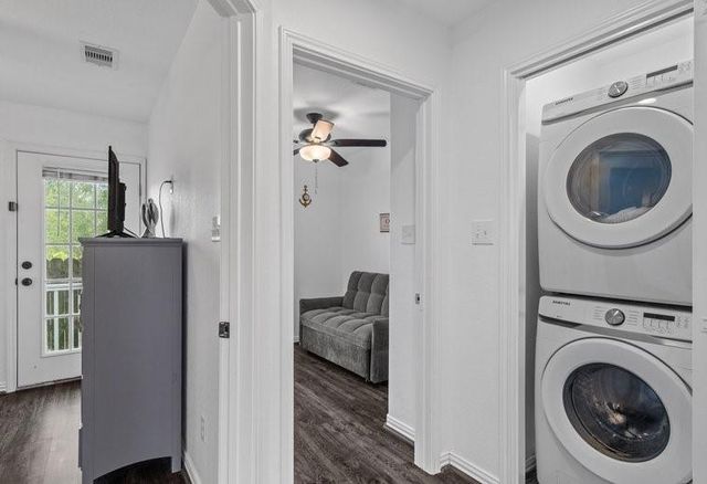 242 Debbie Lane, Dickinson, TX 77539