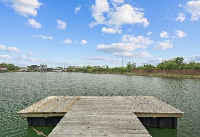 242 Debbie Lane, Dickinson, TX 77539