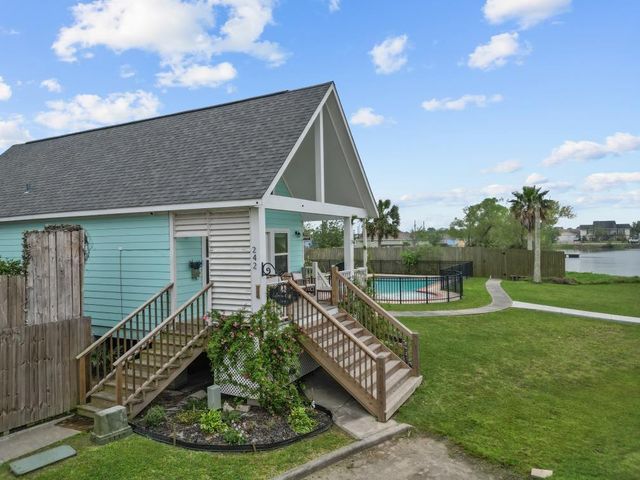 242 Debbie Lane, Dickinson, TX 77539