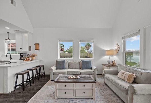 242 Debbie Lane, Dickinson, TX 77539