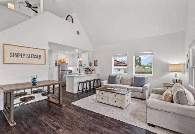 242 Debbie Lane, Dickinson, TX 77539