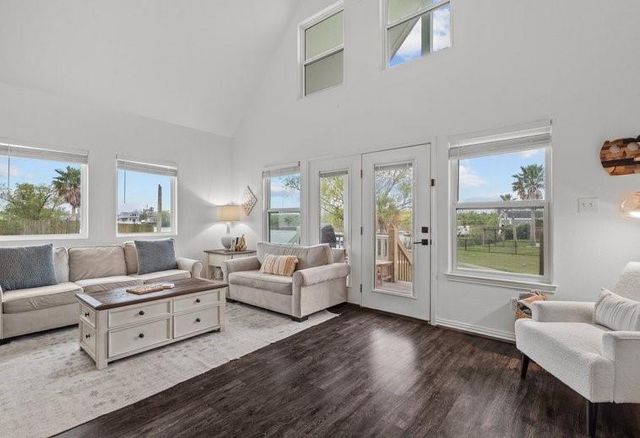 242 Debbie Lane, Dickinson, TX 77539