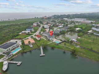 242 Debbie Lane, Dickinson, TX 77539