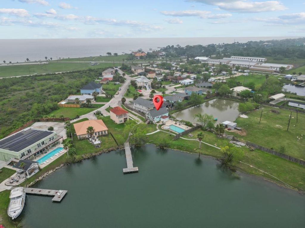 242 Debbie Lane, Dickinson, TX 77539